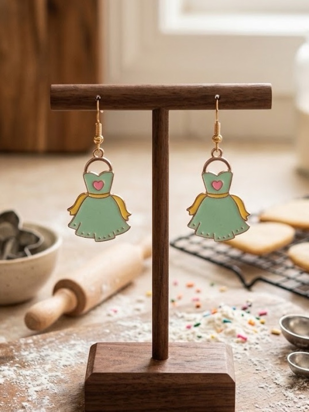 Mint Green & Gold tone Apron with Heart Accent Drop Earrings 🧁